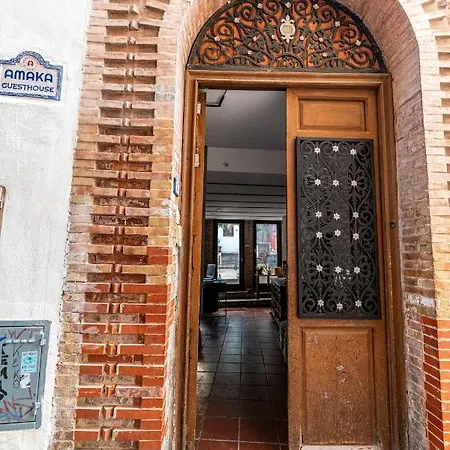 Amaka House Hostal *